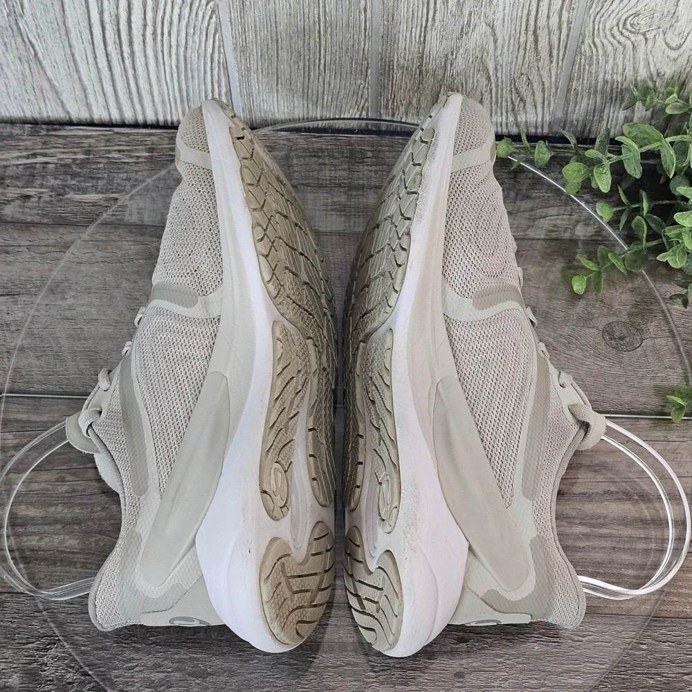 Lululemon‎ Blissfeel Run 2 Running Shoes Sneakers Silverstone White Size 7.5 US